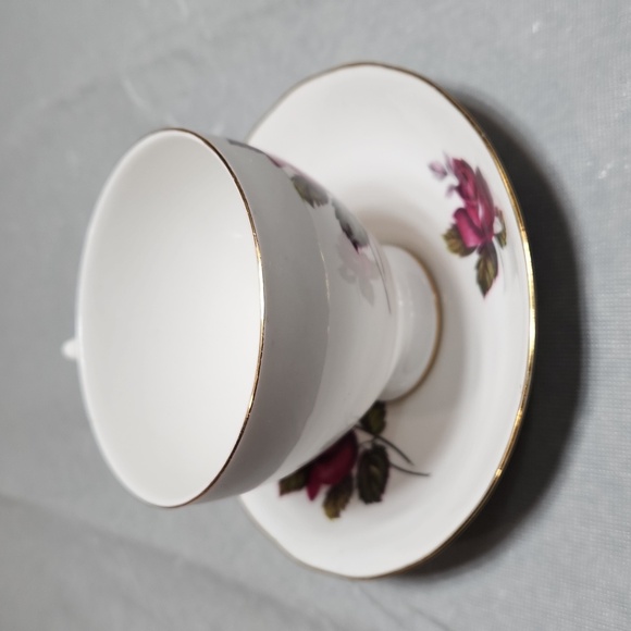 Queen Anne Bone China Teacup - Picture 4 of 9